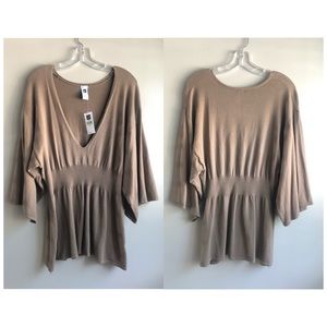 GAP Women’s Sweater V-Neck tan  short sleeve